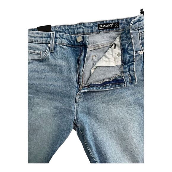 BLANKNYC Women’s “No Thanks” Sz 31 light wash distressed slit hem je… - Picture 8 of 10